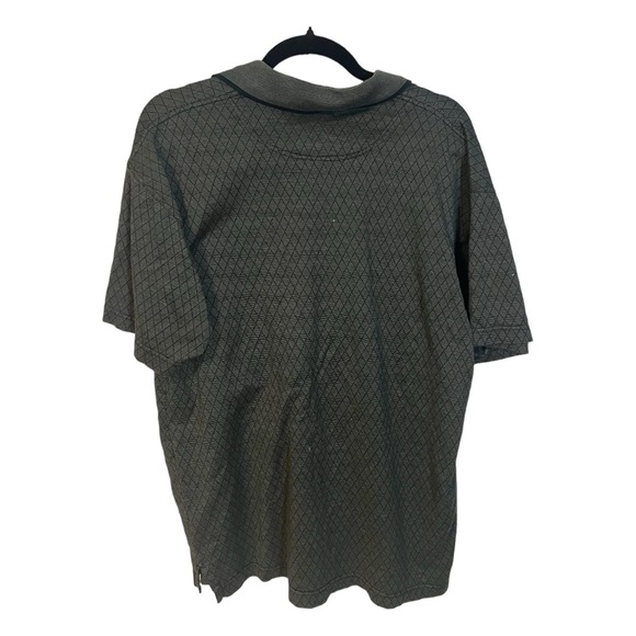 An Arrow polo shirt in size medium - Picture 5 of 6